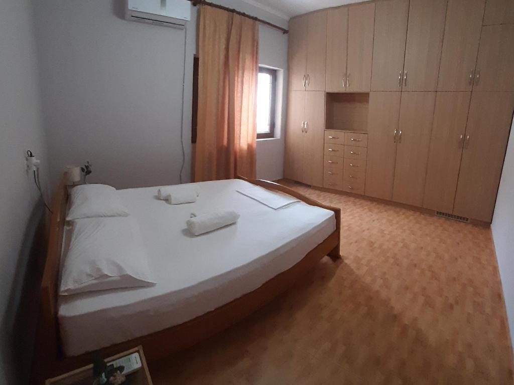 Blerina's house (lovely house in centre) - Image 6