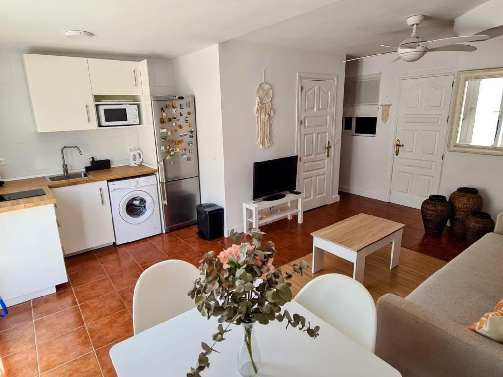 Kuchyň nebo kuchyňský kout v ubytování VILLA PITATO Nuevo, cerca de la Playa, Parking en la puerta del alojamiento