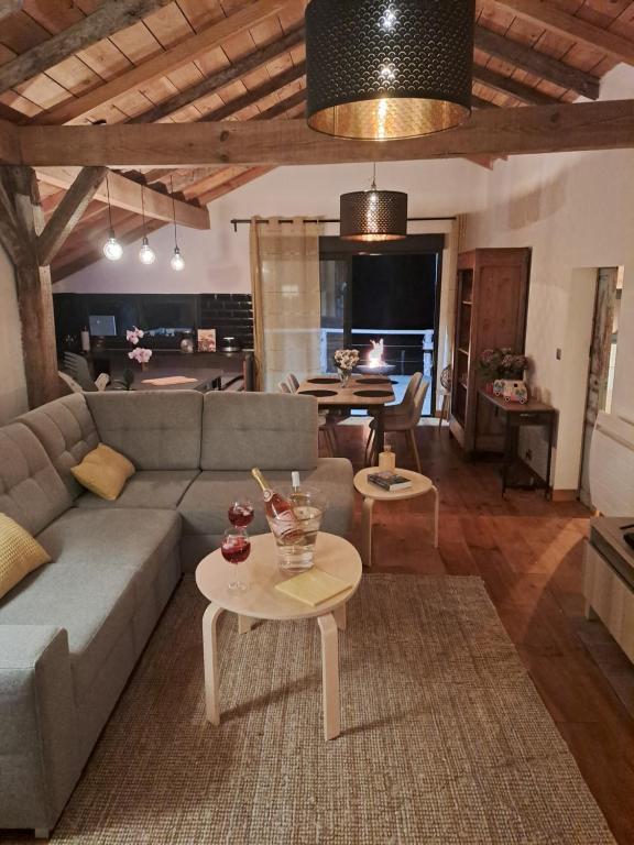 Część wypoczynkowa w obiekcie Maisonnette vue sur forêt