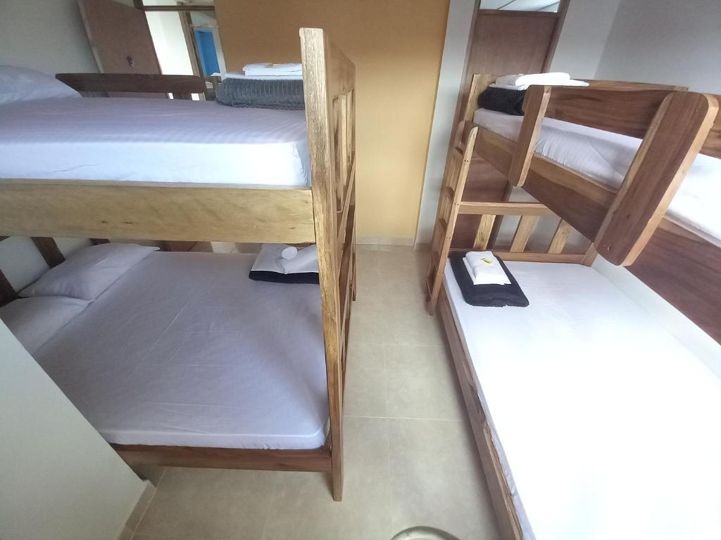 Postel nebo postele na pokoji v ubytování Ekolores Hostal - PARQUE DEL CAFÉ - 313-468-08-41