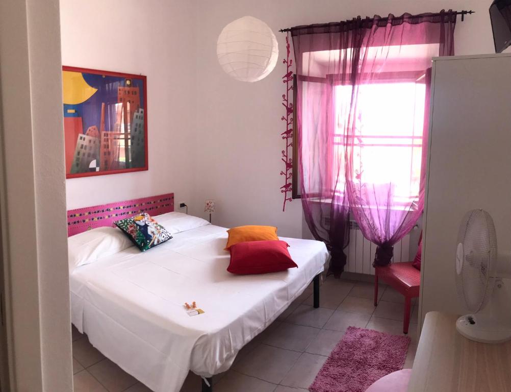 A bed or beds in a room at Casa Tognetti Affittacamere