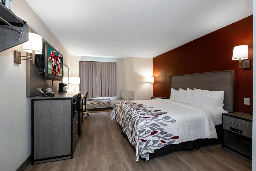 Red Roof Inn Clifton Park - Superior King Room Smoke Free