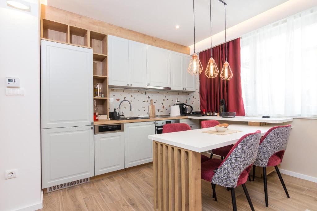 Kuchyň nebo kuchyňský kout v ubytování Mayisa Apartments