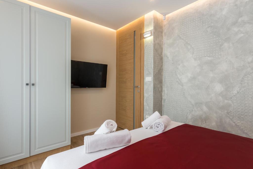 Postel nebo postele na pokoji v ubytování Mayisa Apartments