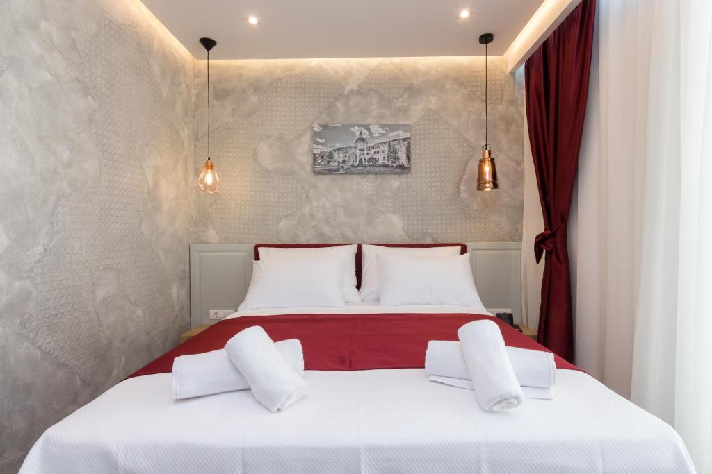 Postel nebo postele na pokoji v ubytování Mayisa Apartments