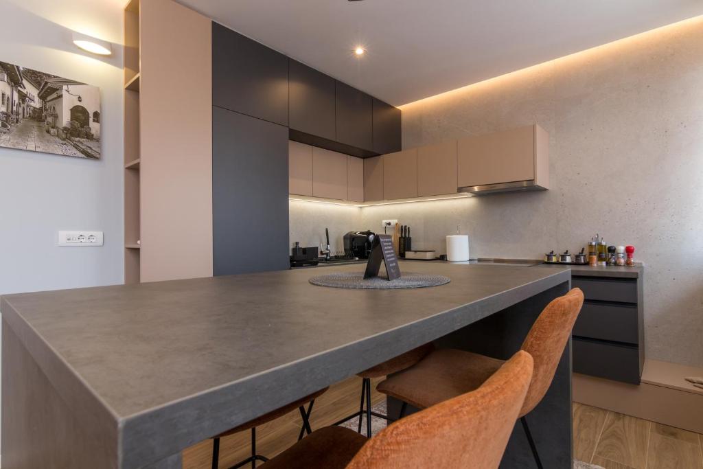Kuchyň nebo kuchyňský kout v ubytování Mayisa Apartments