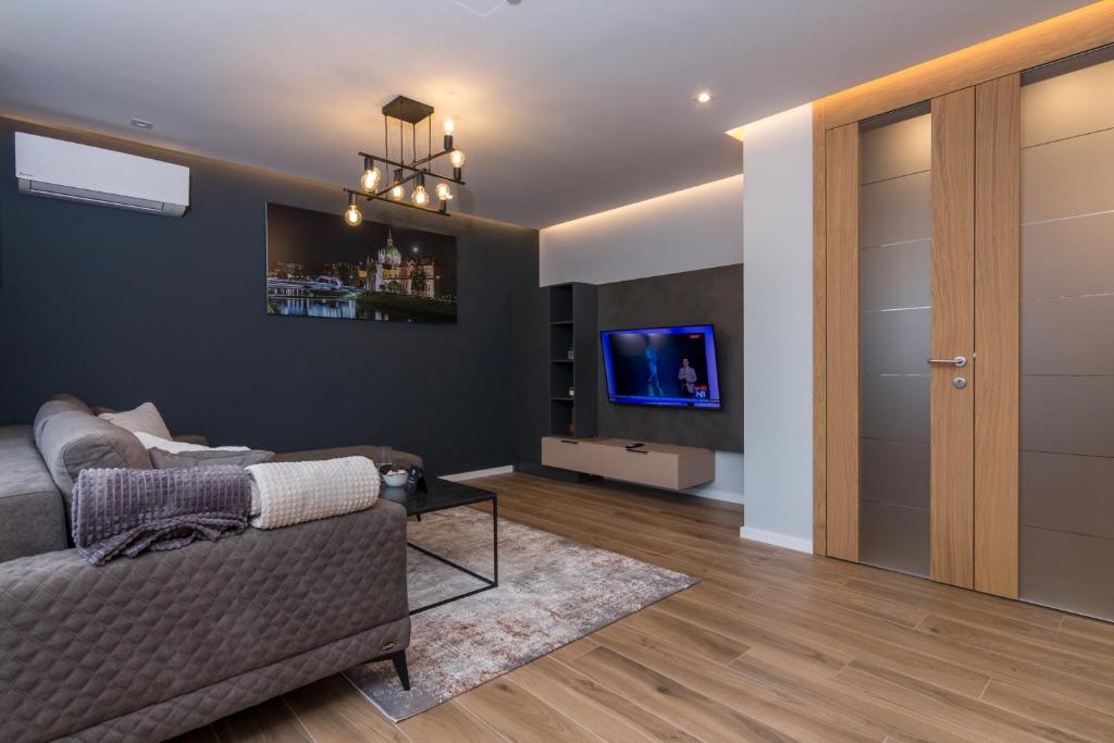 TV a/nebo společenská místnost v ubytování Mayisa Apartments