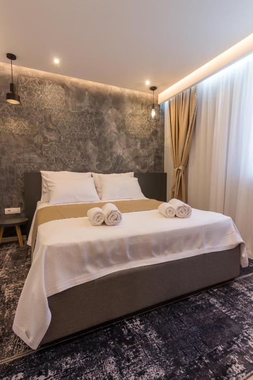 Postel nebo postele na pokoji v ubytování Mayisa Apartments