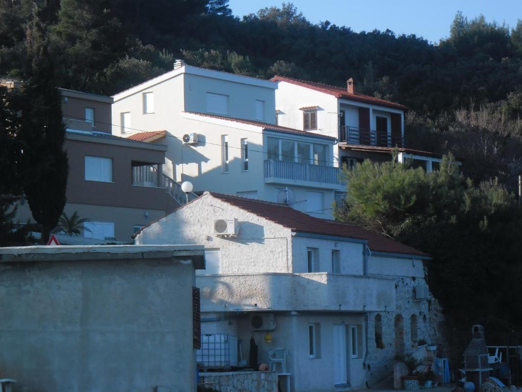 Budova, v ktorej sa apartmán nachádza