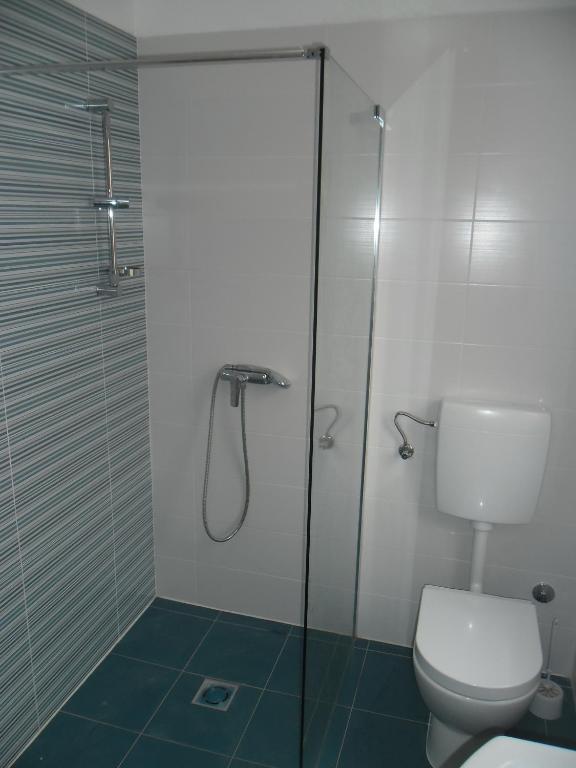 Kúpeľňa v ubytovaní Apartments by the sea Savar, Dugi otok - 11540