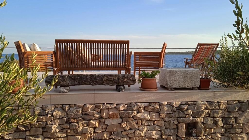 Fotografia z galérie ubytovania Seaside family friendly house with a swimming pool Cove Pernatice, Drvenik - 11590 v destinácii Veliki Drvenik