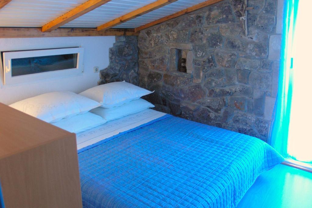 Posteľ alebo postele v izbe v ubytovaní Seaside family friendly house with a swimming pool Cove Pernatice, Drvenik - 11590