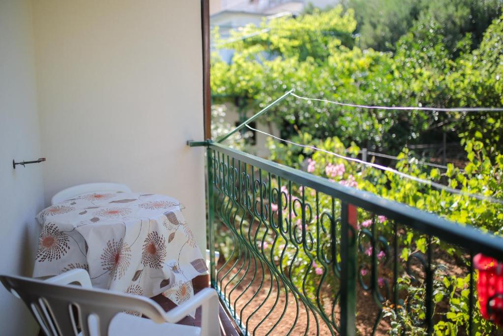 Balkón alebo terasa v ubytovaní Apartment Podaca 11588a