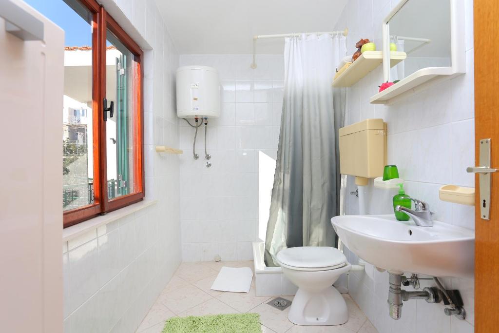 Koupelna v ubytování Apartments by the sea Podaca, Makarska - 11588