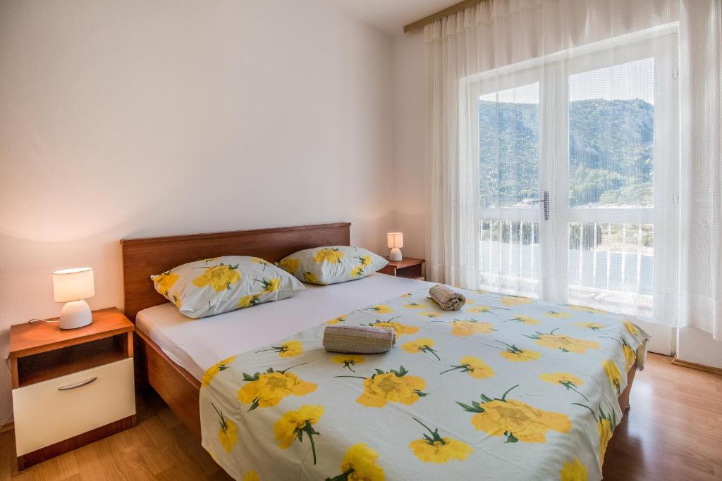 Posteľ alebo postele v izbe v ubytovaní Apartments with a parking space Trpanj, Peljesac - 11545