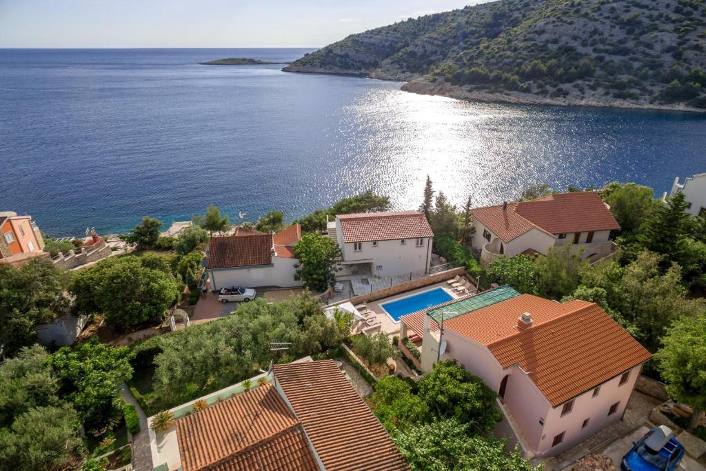 Seaside family friendly house with a swimming pool Razanj, Rogoznica - 13738