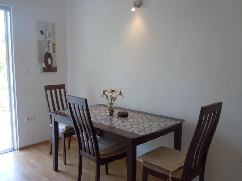 Fotografia z galérie ubytovania Apartment Sveta Nedilja 13753e v destinácii Jelsa