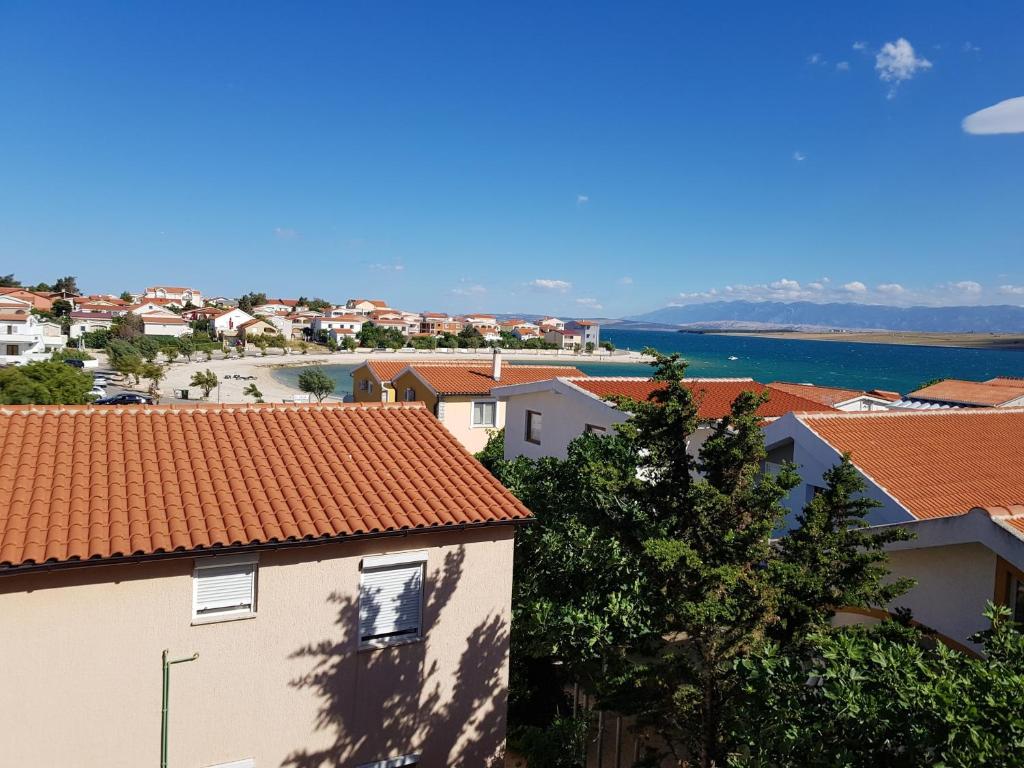Fotografia z galérie ubytovania Apartments by the sea Vir - 13801 vo Viry