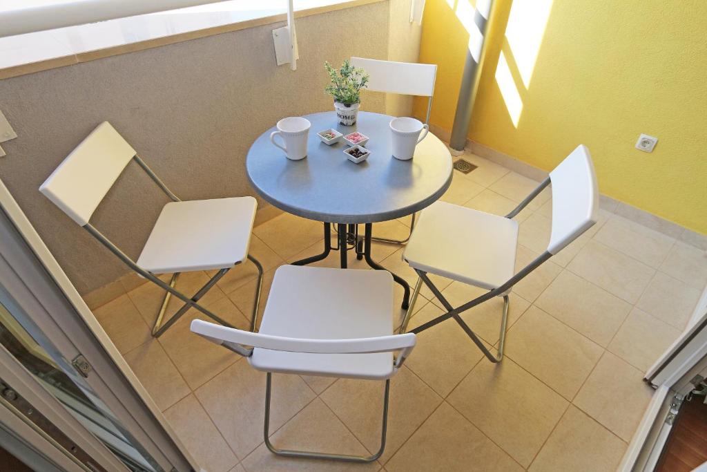 Posedenie v ubytovaní Apartments with a parking space Makarska - 13871