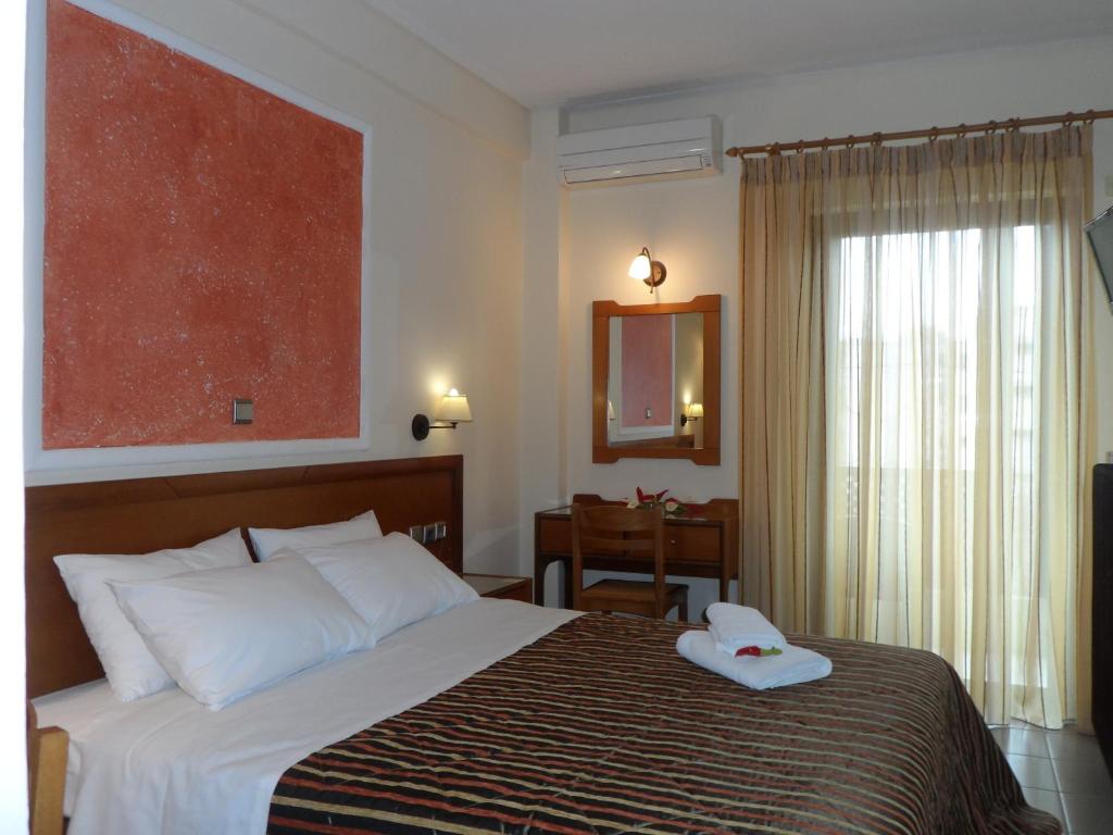 Postel nebo postele na pokoji v ubytování Hotel Prigipikon Suites and sofites