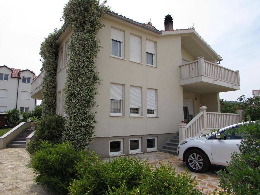 Fotografie z fotogalerie ubytování Apartments with a parking space Vodice - 13997 v destinaci Vodice