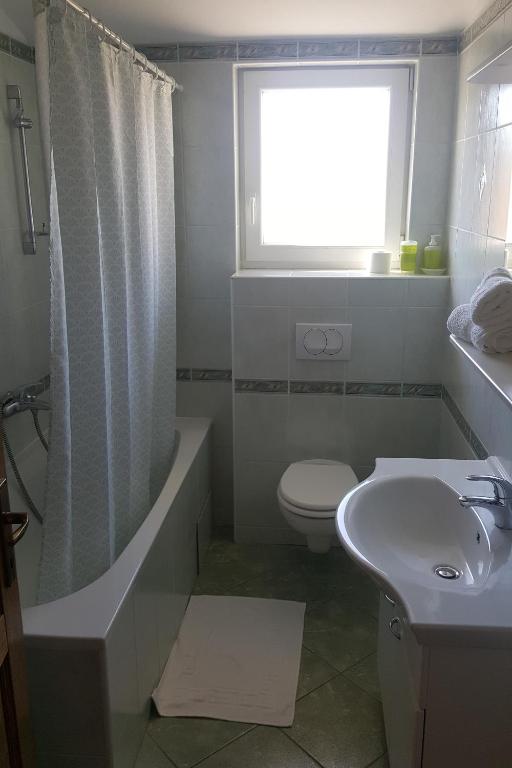 Fotografie z fotogalerie ubytování Apartments with a parking space Vodice - 13997 v destinaci Vodice