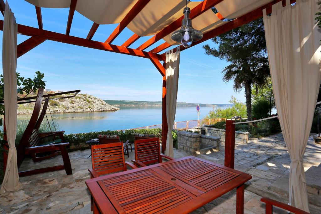 Fotografia z galérie ubytovania Apartments by the sea Novigrad - 14028 v destinácii Novigrad, Dalmatia