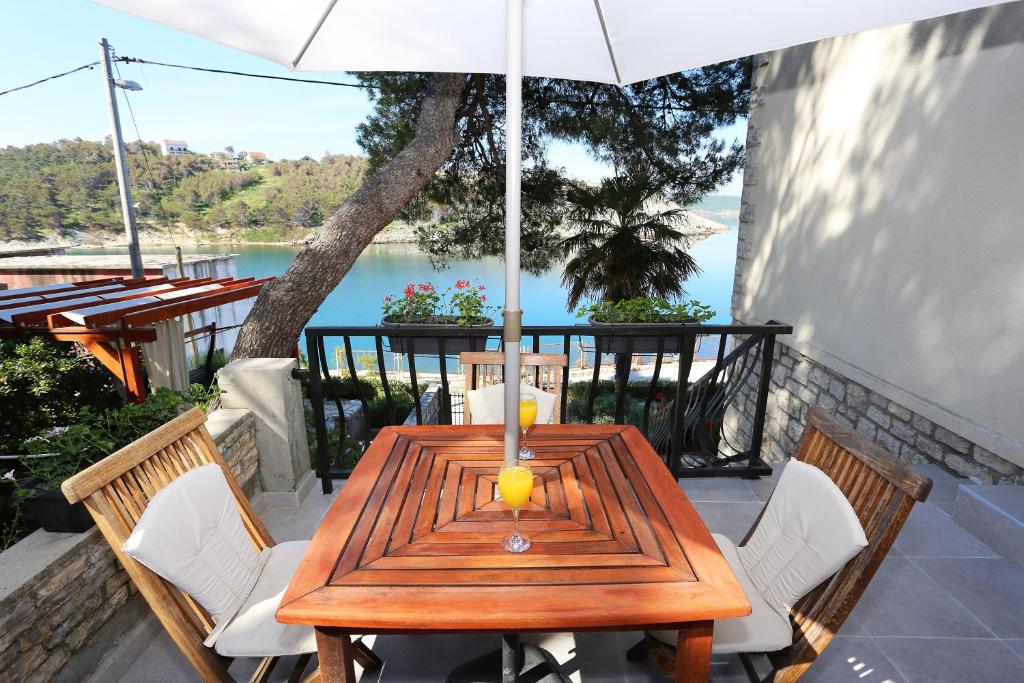 Fotografia z galérie ubytovania Apartments by the sea Novigrad - 14028 v destinácii Novigrad, Dalmatia