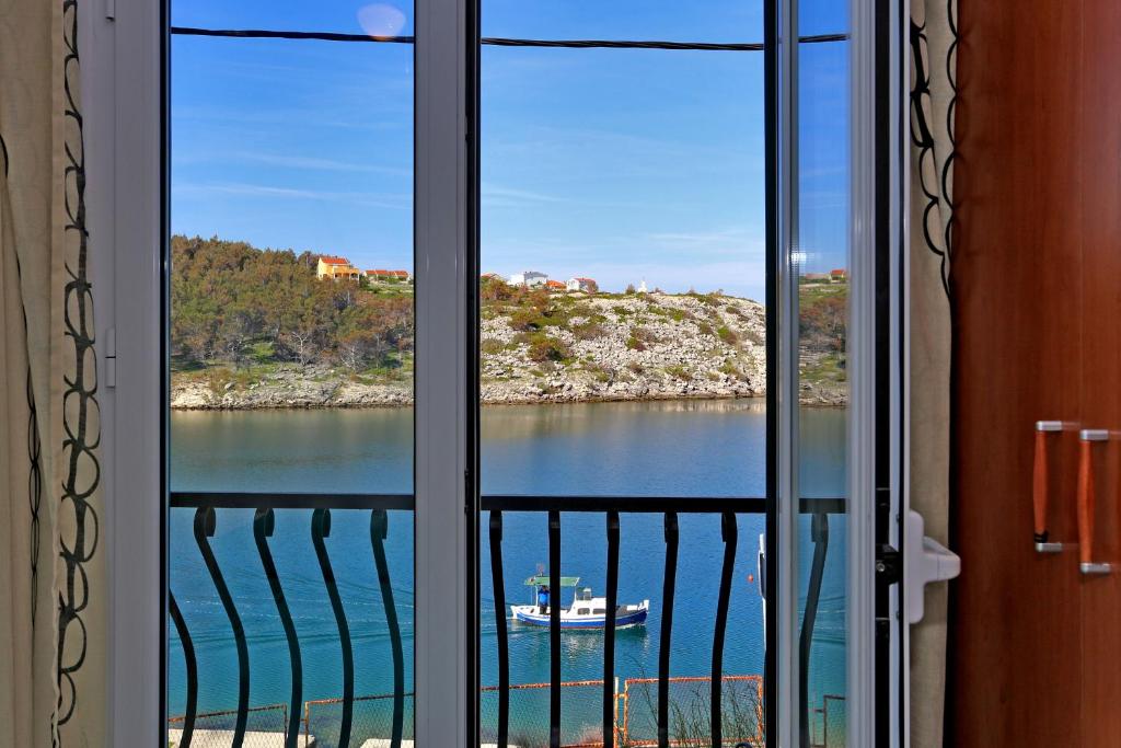 Fotografia z galérie ubytovania Apartments by the sea Novigrad - 14028 v destinácii Novigrad, Dalmatia