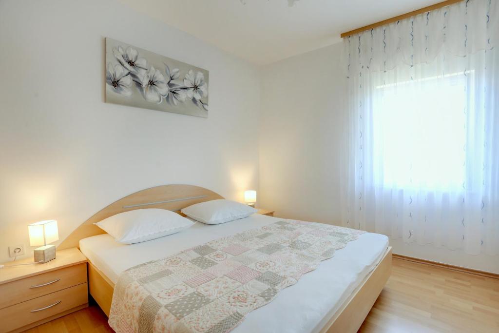 Fotografie z fotogalerie ubytování Family friendly apartments with a swimming pool Kastel Sucurac, Kastela - 14047 v destinaci Kaštela