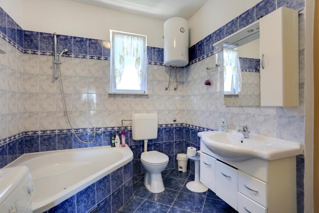 Fotografie z fotogalerie ubytování Family friendly apartments with a swimming pool Kastel Sucurac, Kastela - 14047 v destinaci Kaštela