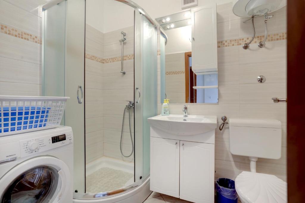 Fotografie z fotogalerie ubytování Family friendly apartments with a swimming pool Kastel Sucurac, Kastela - 14047 v destinaci Kaštela