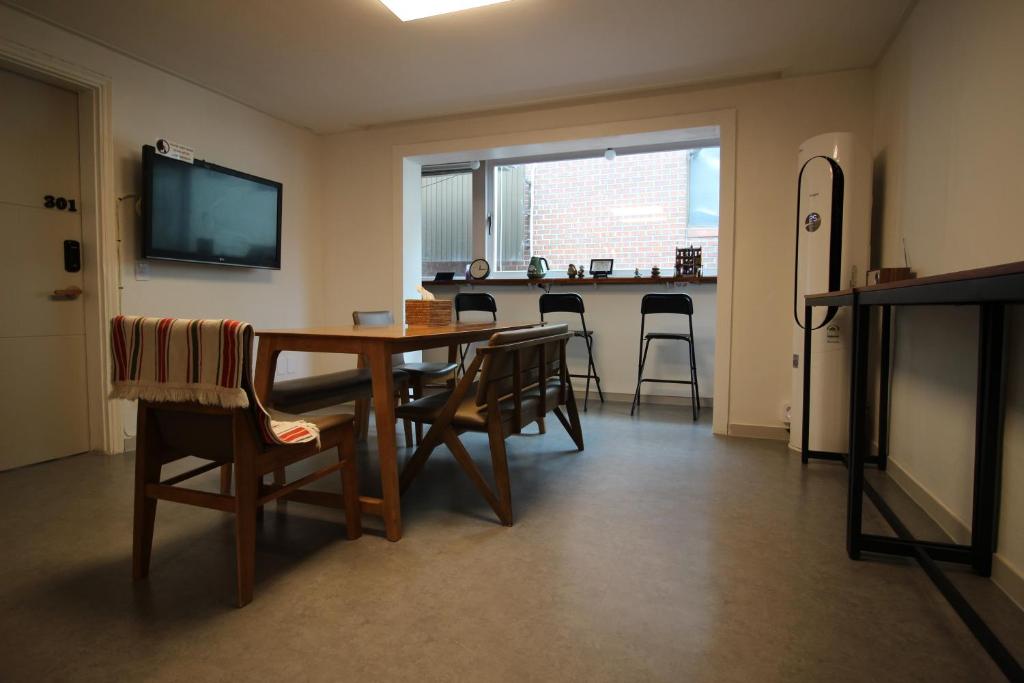 Bunk Backpackers Guesthouse photo