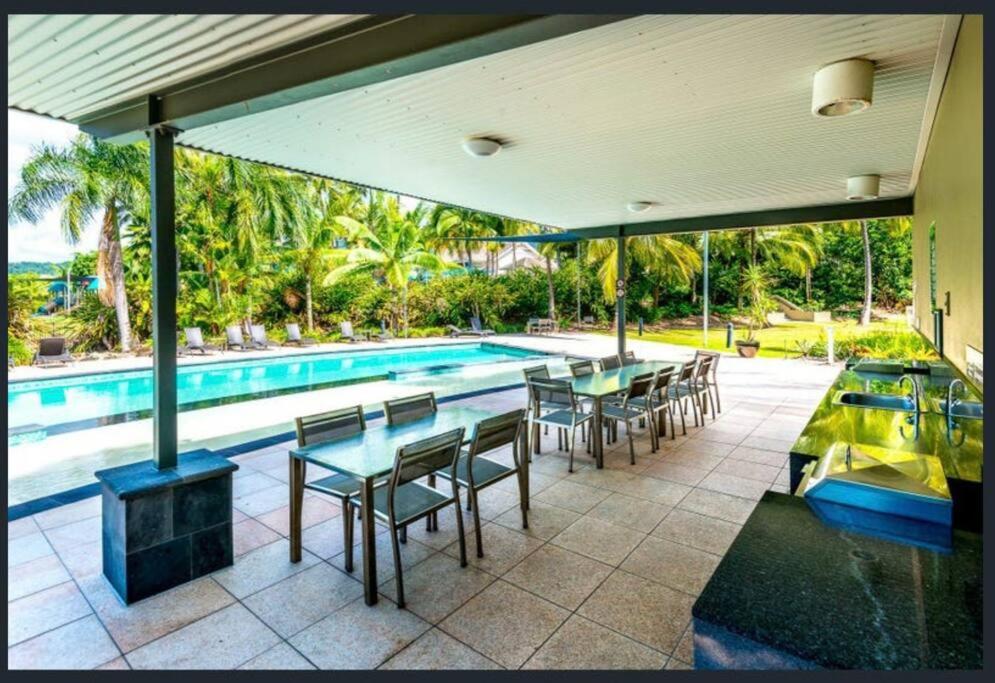Lovely 1 Bedroom Studio Apartment with Pool. - Housity