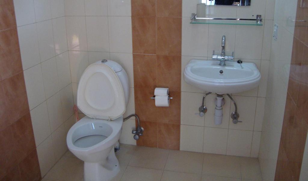 Ένα μπάνιο στο New Summit Guest House