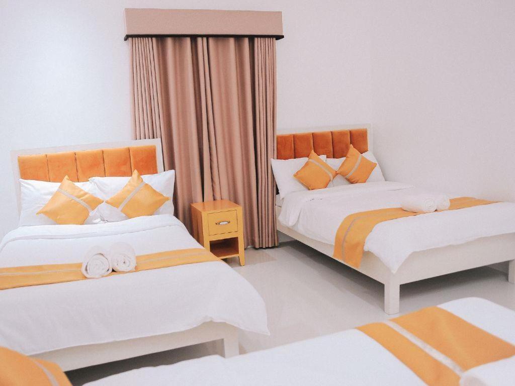 Postel nebo postele na pokoji v ubytování Villa Excellance Beach and Wave Pool Resort