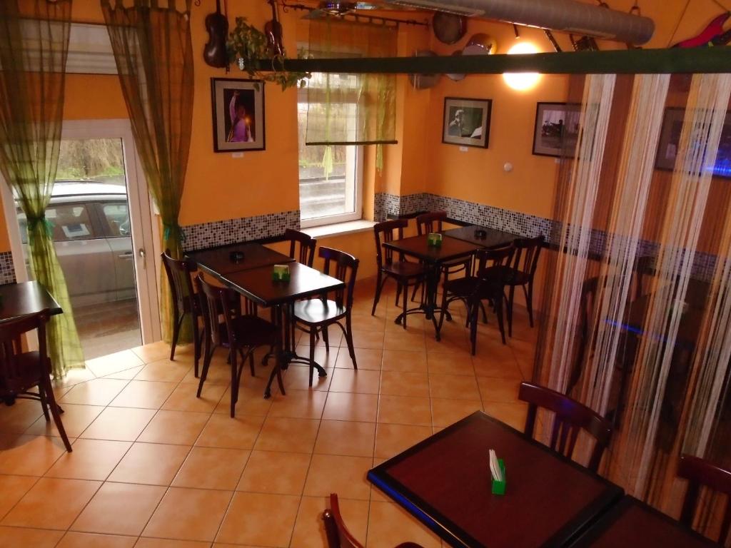 Restauracja lub miejsce do jedzenia w obiekcie Pension Dobroucky