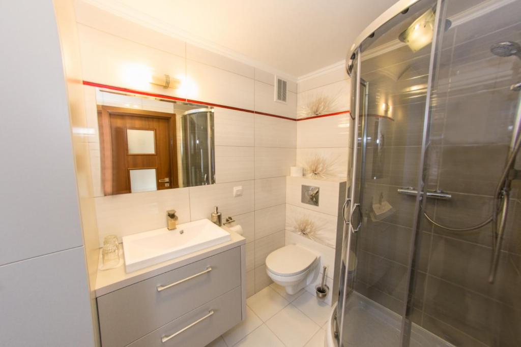 Kúpeľňa v ubytovaní Apartament Lazur
