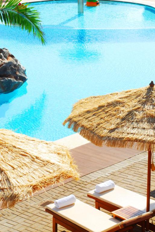 Bazén v ubytování Cactus Royal Spa & Resort Adults Only nebo v jeho okolí