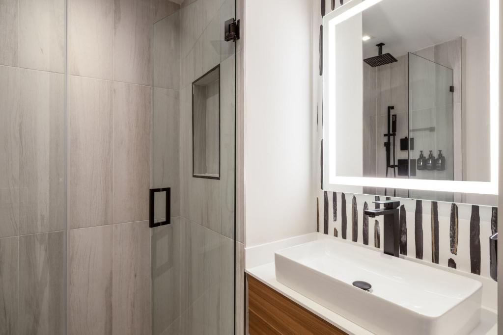 Koupelna v ubytování Atwell Suites Miami Brickell by IHG