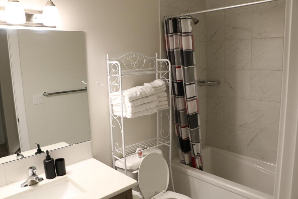 Koupelna v ubytování Guest Suite in Calgary