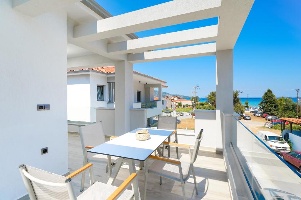 Nespecifikovaný výhled na moře nebo výhled na moře při pohledu z aparthotelu