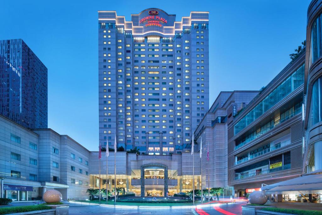 une séance d'hôtel la nuit dans l'établissement Crowne Plaza Chengdu City Center, an IHG Hotel, à Chengdu
