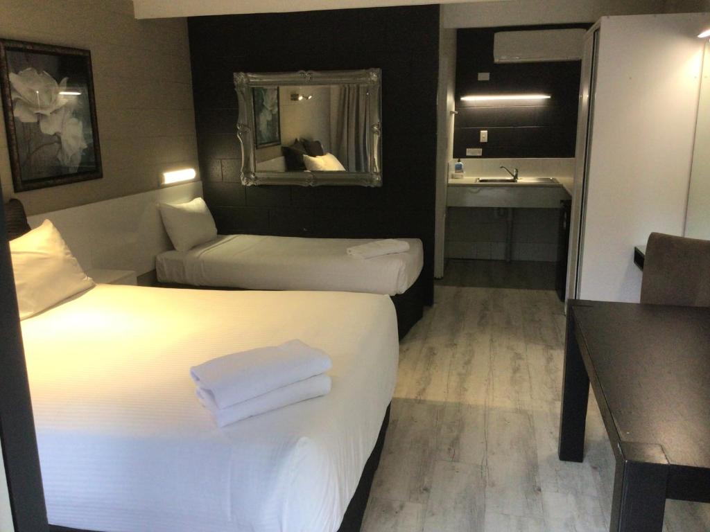 Postel nebo postele na pokoji v ubytování Buderim Fiesta Motel