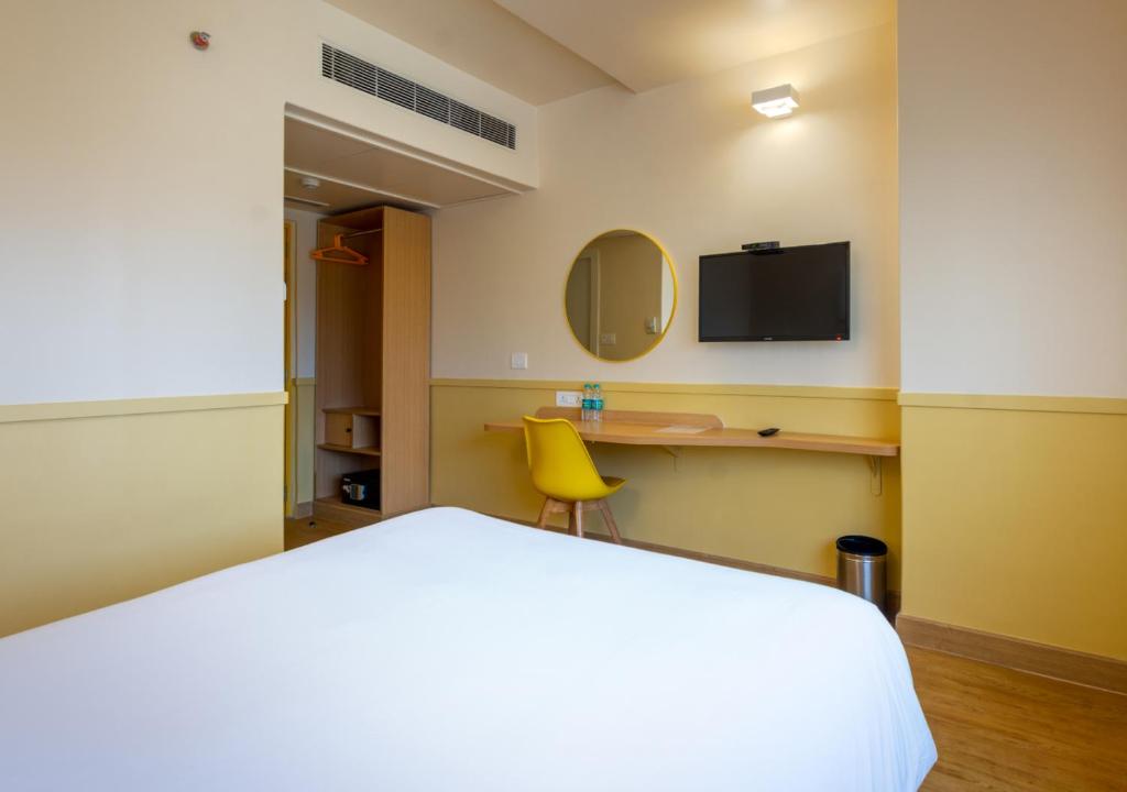 Postel nebo postele na pokoji v ubytování Bloom Hotel - HITEC City