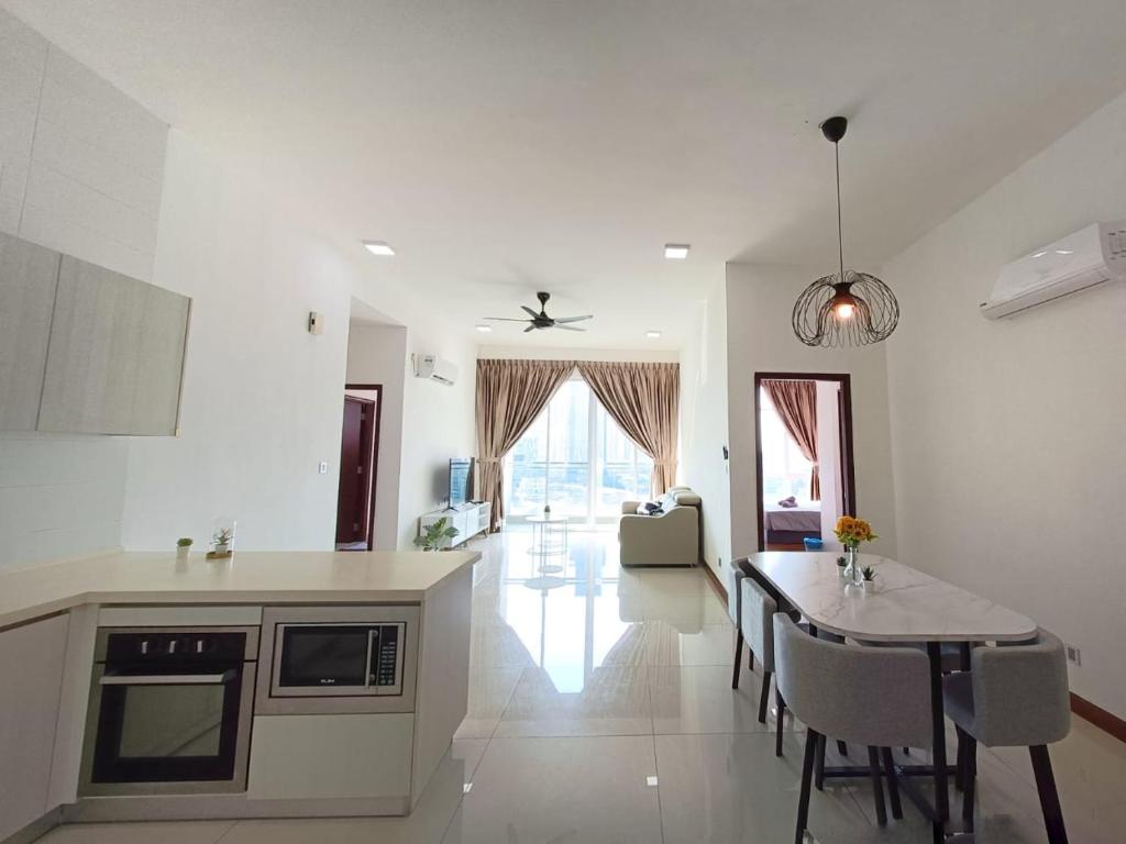 Paragon Suite Homestay by Antlerzone - Appartement Met Drie Slaapkamers