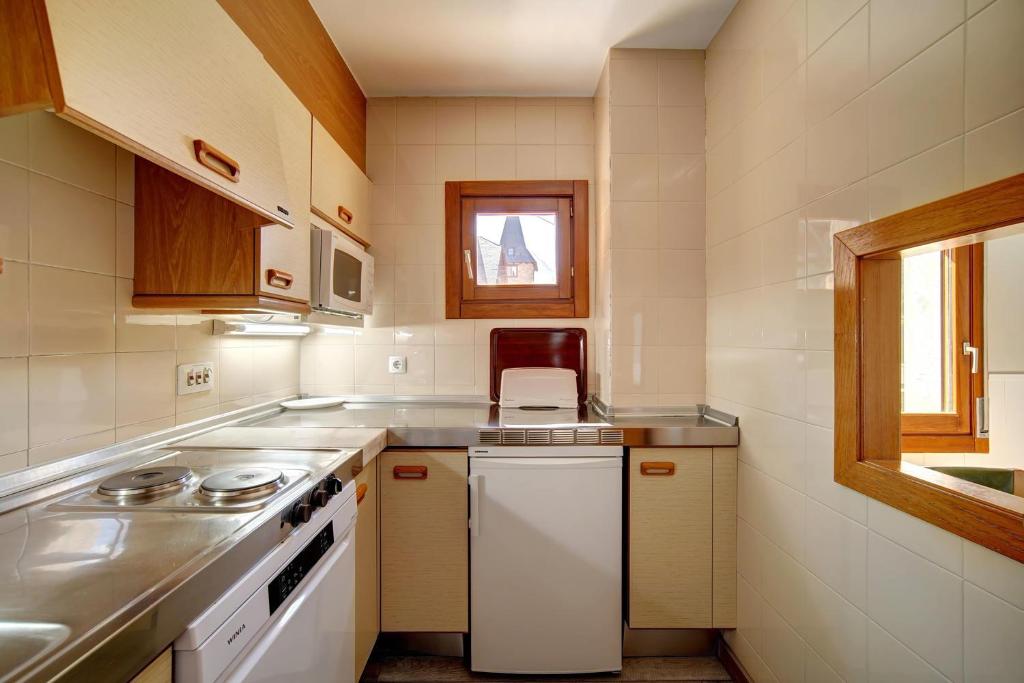Kuchyňa alebo kuchynka v ubytovaní Apartamentos Solneu
