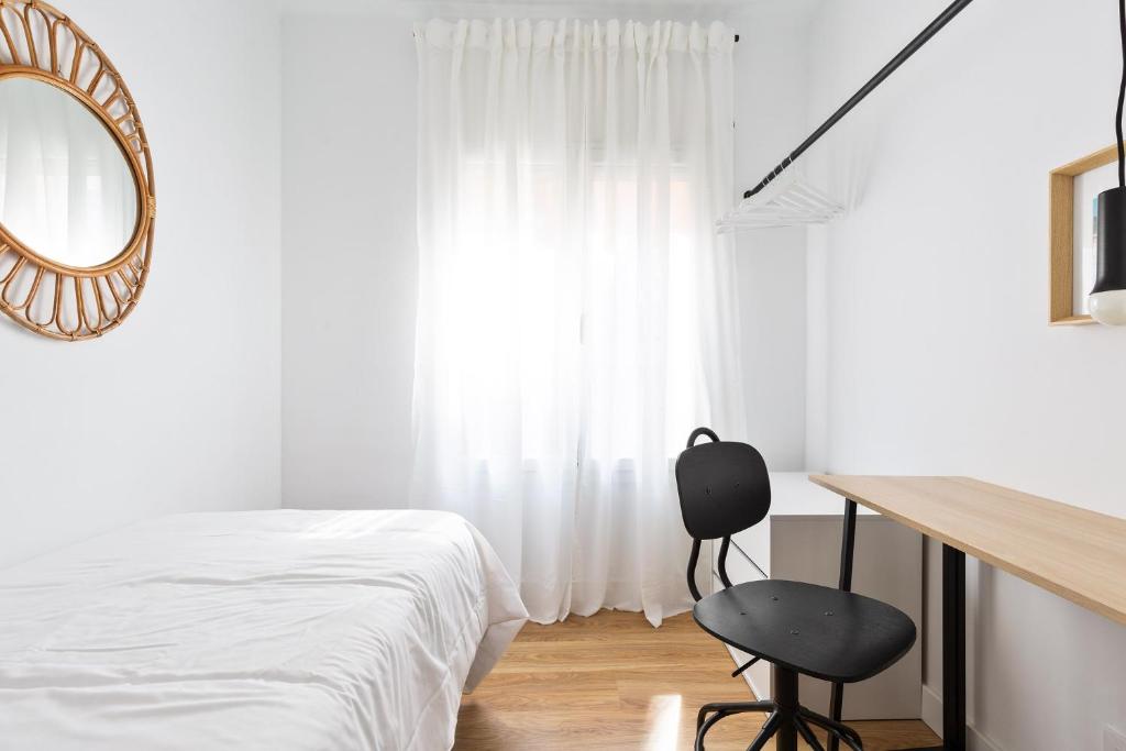 Posteľ alebo postele v izbe v ubytovaní WOW Apartments by Olala Homes