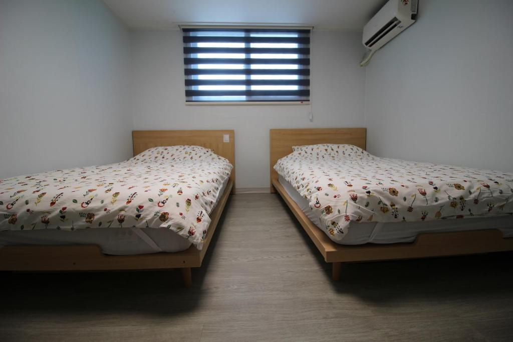 Postel nebo postele na pokoji v ubytování Bunk Backpackers Guesthouse