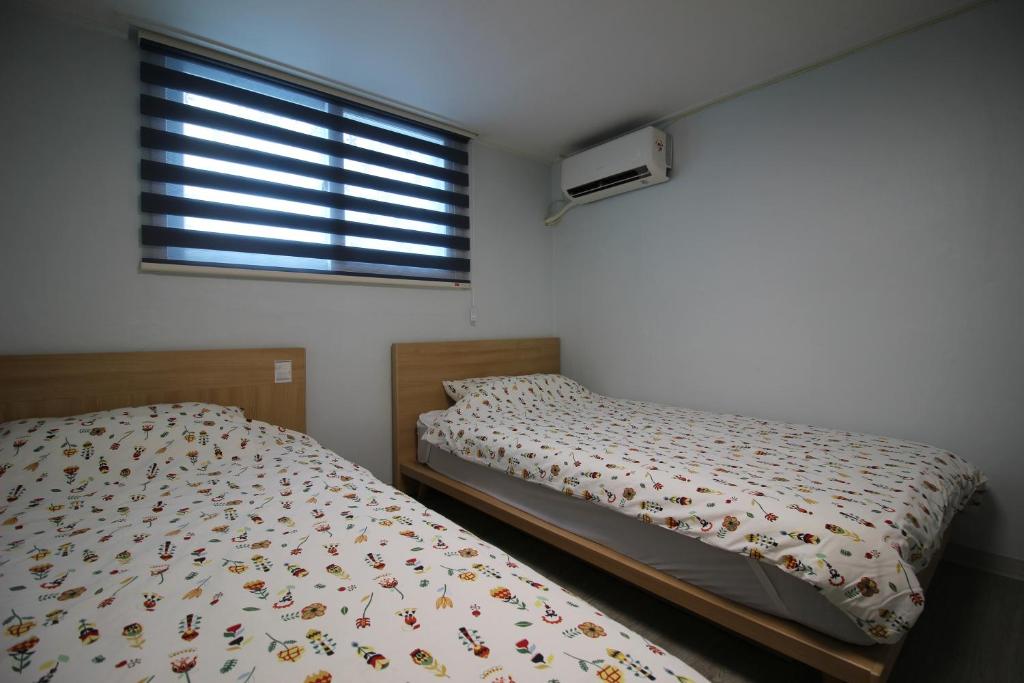 Postel nebo postele na pokoji v ubytování Bunk Backpackers Guesthouse